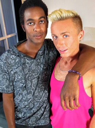 Interracial fucks Tommy Blake and Seth Sanders