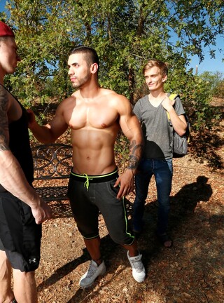 Kinky muscle man Arad Winwin fucking his skinny buddy Cody Blake on a bench in the park